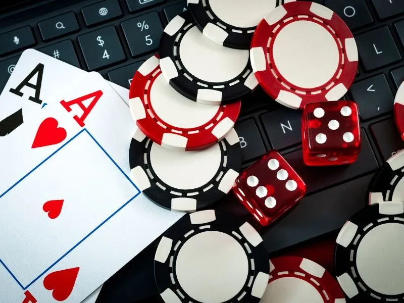 Có nên lựa chọn game đánh bài đổi thưởng Rikvip